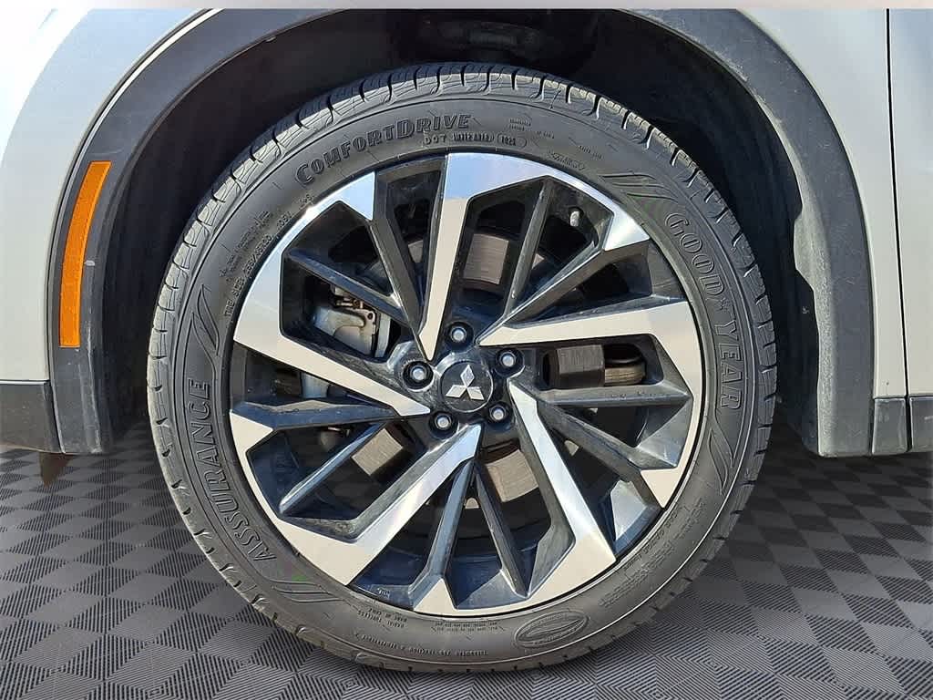 Thumbnail: 2024 Mitsubishi Outlander - 8