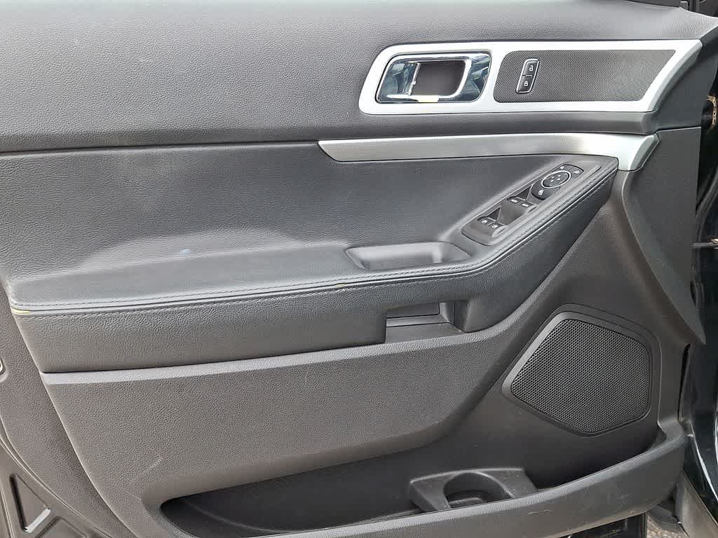 Thumbnail: 2013 Ford Explorer - 12