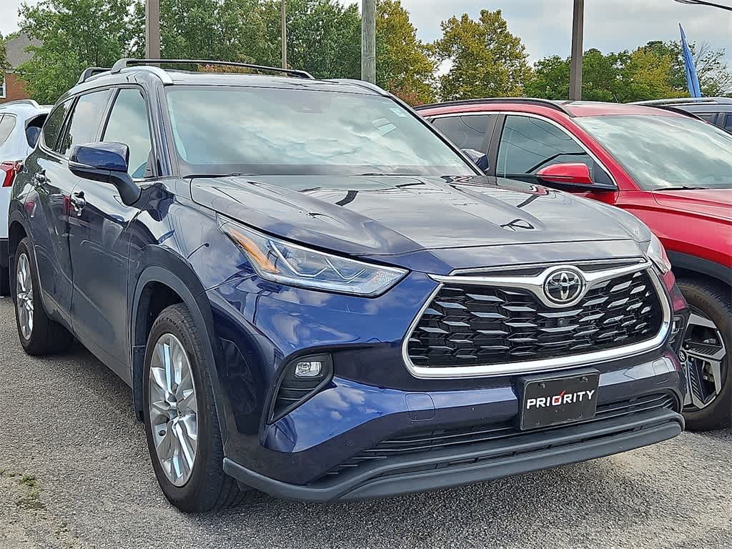 Thumbnail: 2022 Toyota Highlander - 2