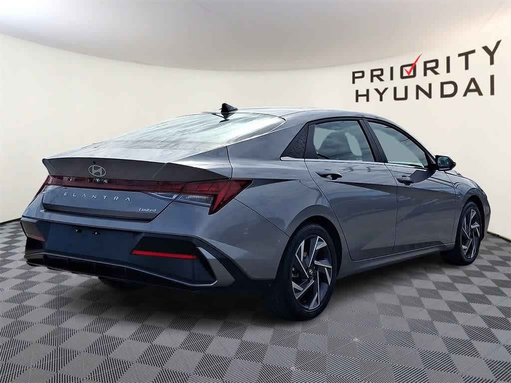 Thumbnail: 2025 Hyundai Elantra - 3