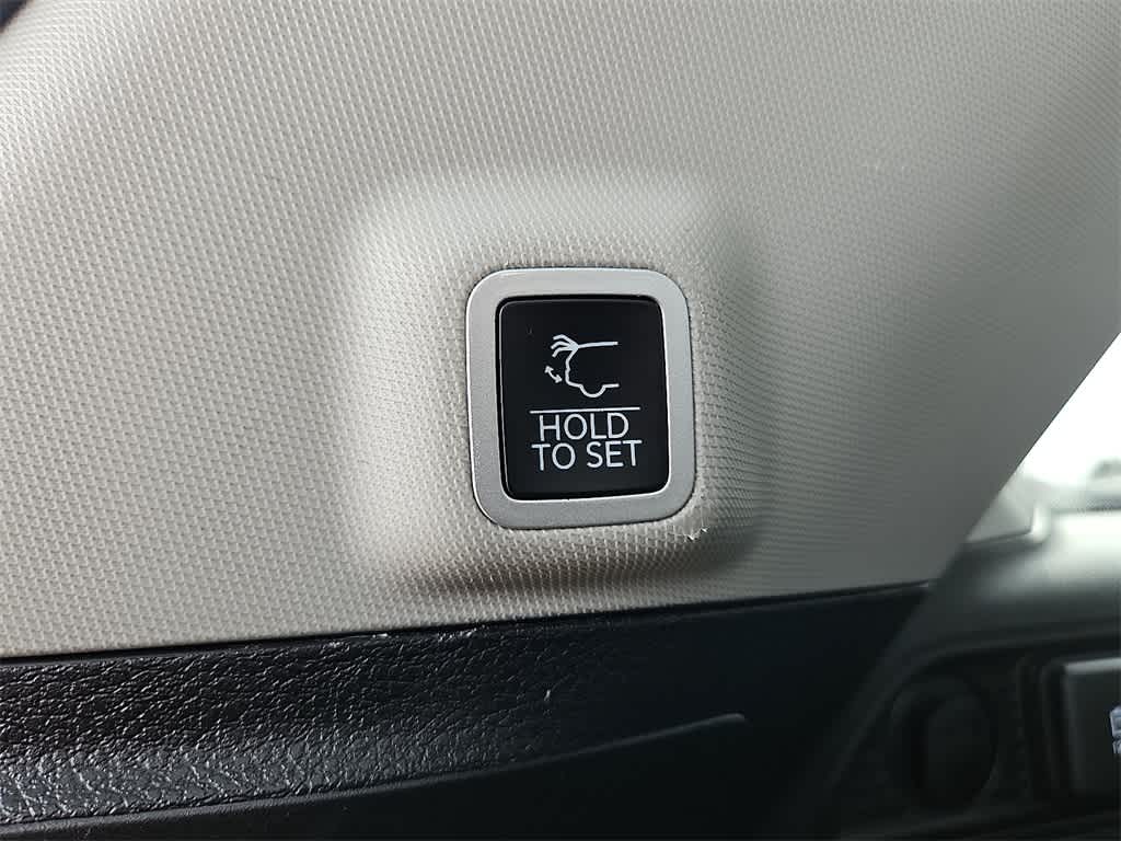 Thumbnail: 2024 Jeep Grand Cherokee - 28