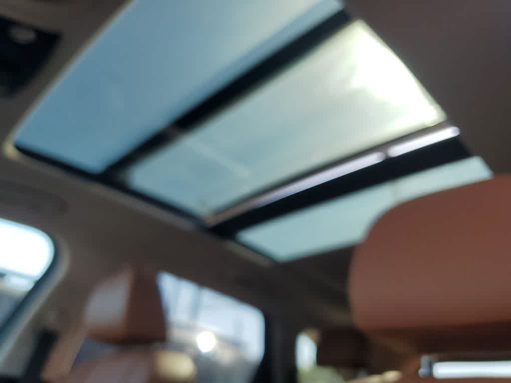 Thumbnail: 2022 Kia Sorento - 4