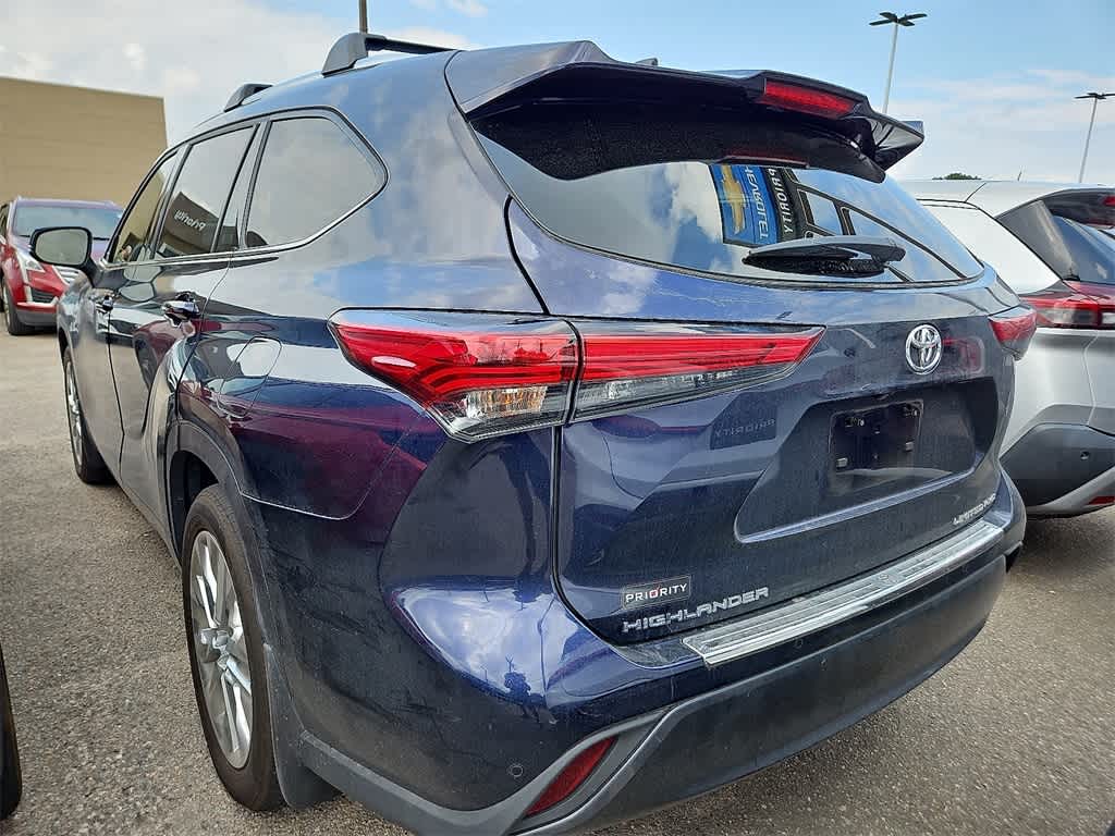 Thumbnail: 2022 Toyota Highlander - 3