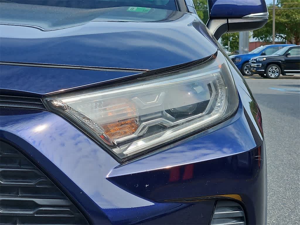 Thumbnail: 2019 Toyota RAV4 - 9
