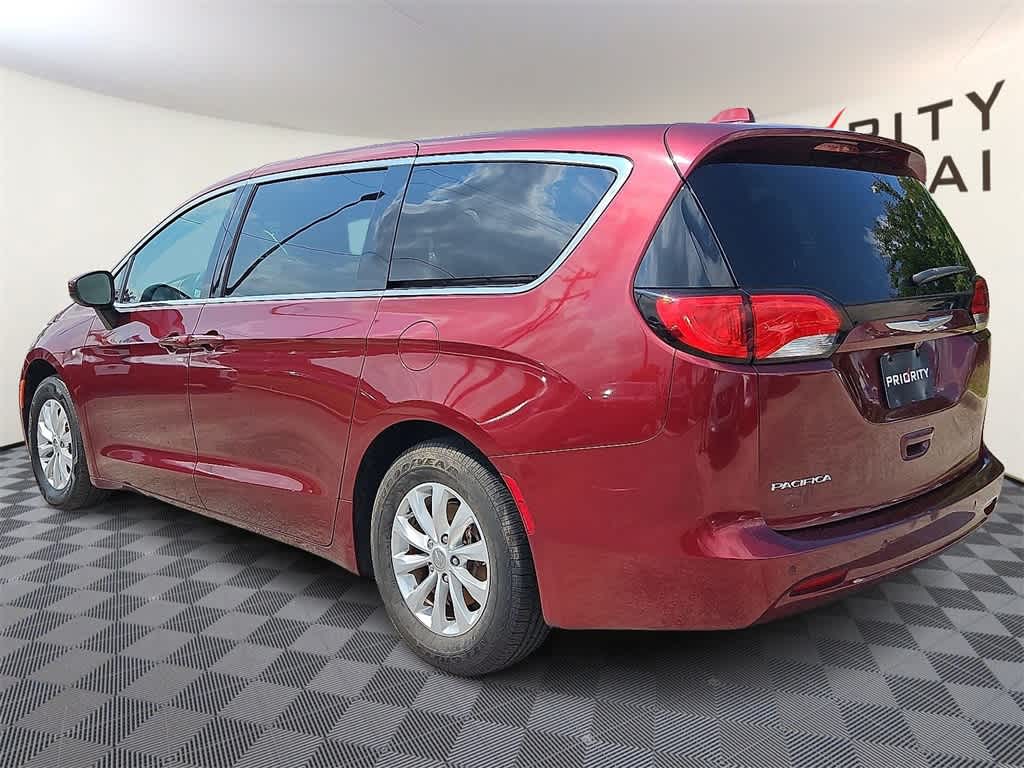 Thumbnail: 2017 Chrysler Pacifica - 6