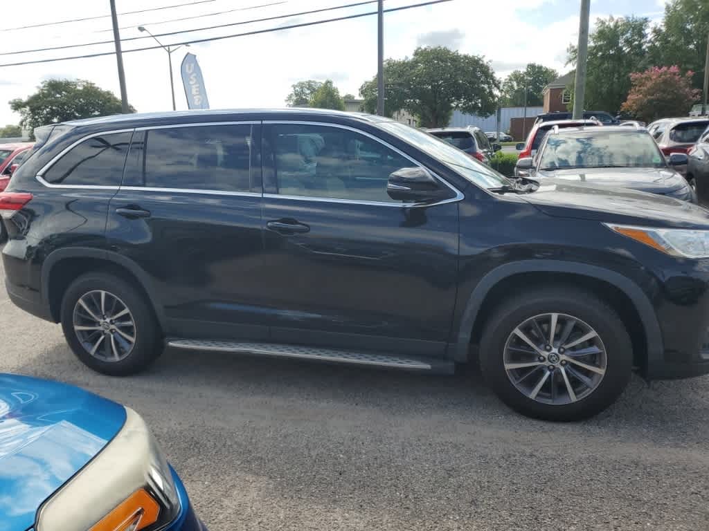 Thumbnail: 2019 Toyota Highlander - 4