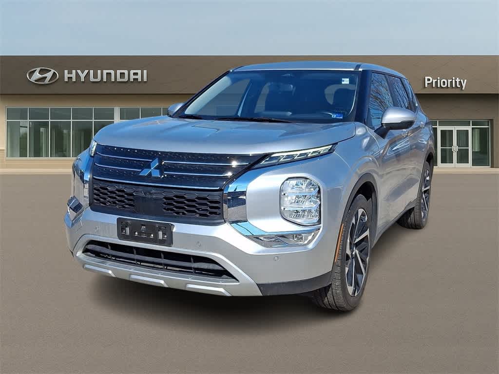 Thumbnail: 2024 Mitsubishi Outlander - 1