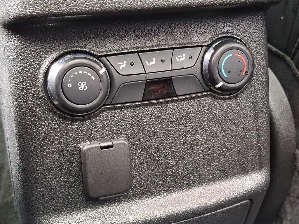 Thumbnail: 2013 Ford Explorer - 24