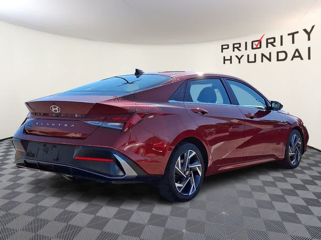 Thumbnail: 2024 Hyundai Elantra - 4