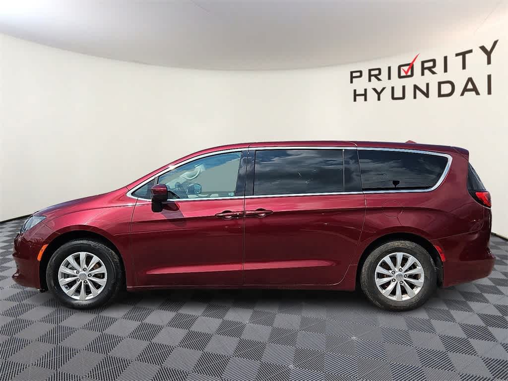 Thumbnail: 2017 Chrysler Pacifica - 7
