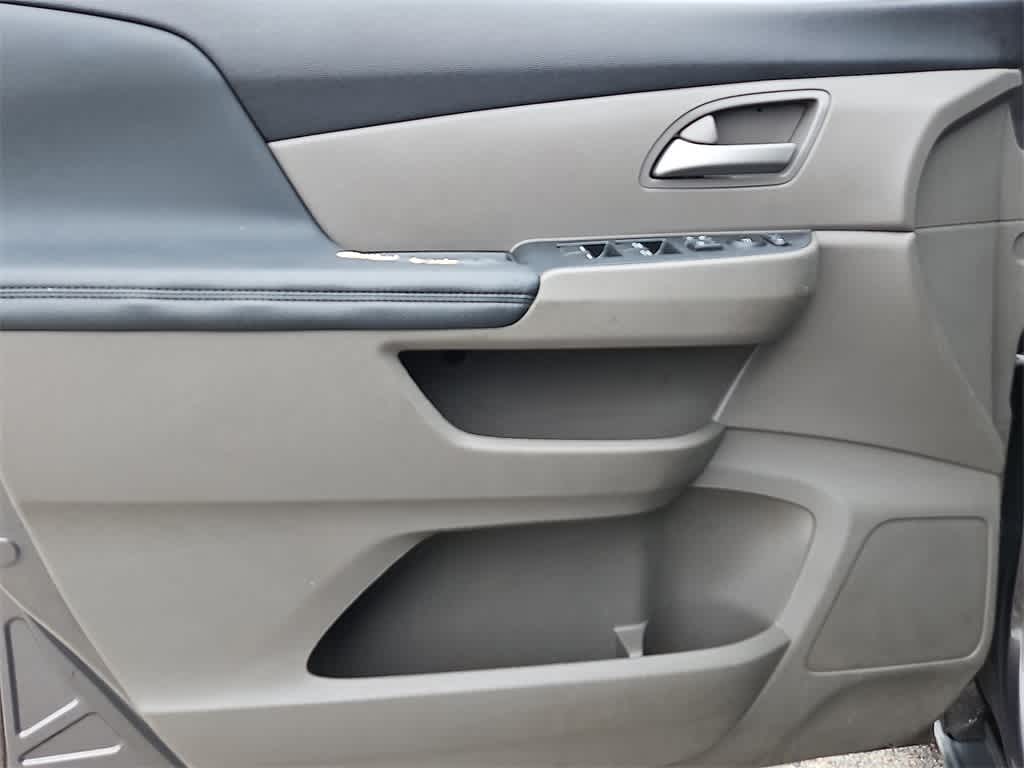 Thumbnail: 2012 Honda Odyssey - 13