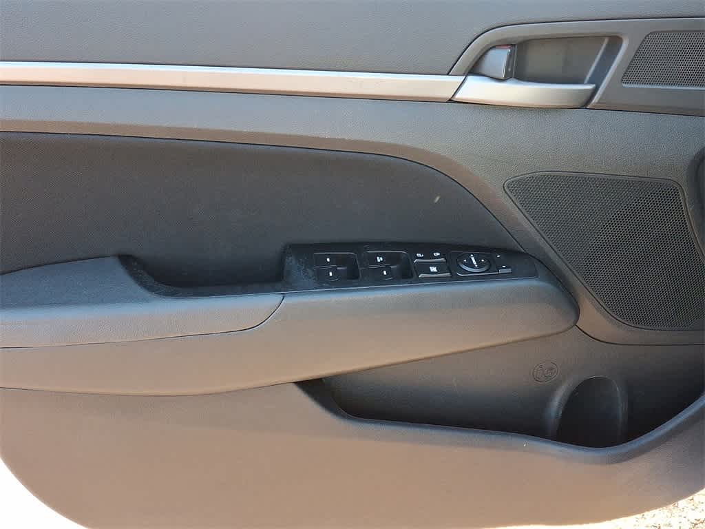 Thumbnail: 2018 Hyundai Elantra - 12