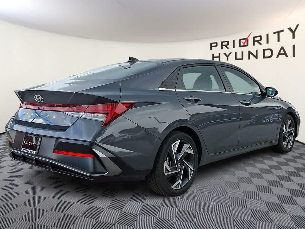 Thumbnail: 2025 Hyundai Elantra - 4