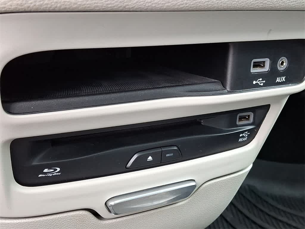 Thumbnail: 2018 Chrysler Pacifica - 27