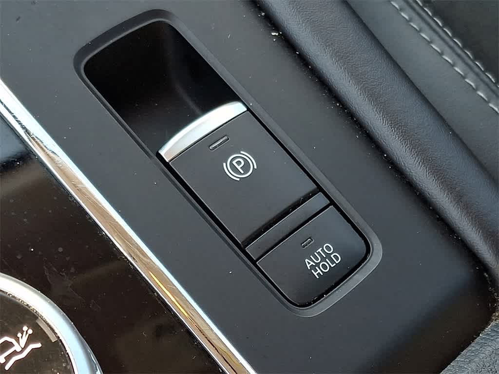 Thumbnail: 2024 Mitsubishi Outlander - 26