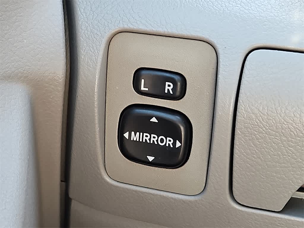 Thumbnail: 2010 Toyota Camry - 20