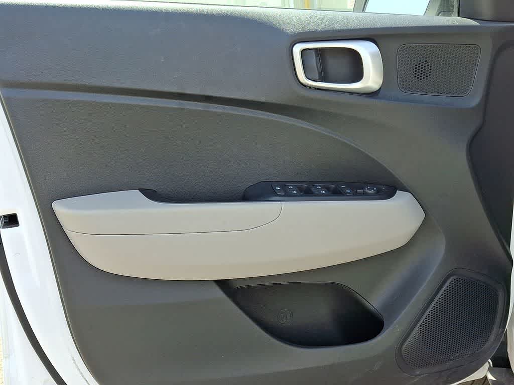 Thumbnail: 2022 Hyundai Venue - 13