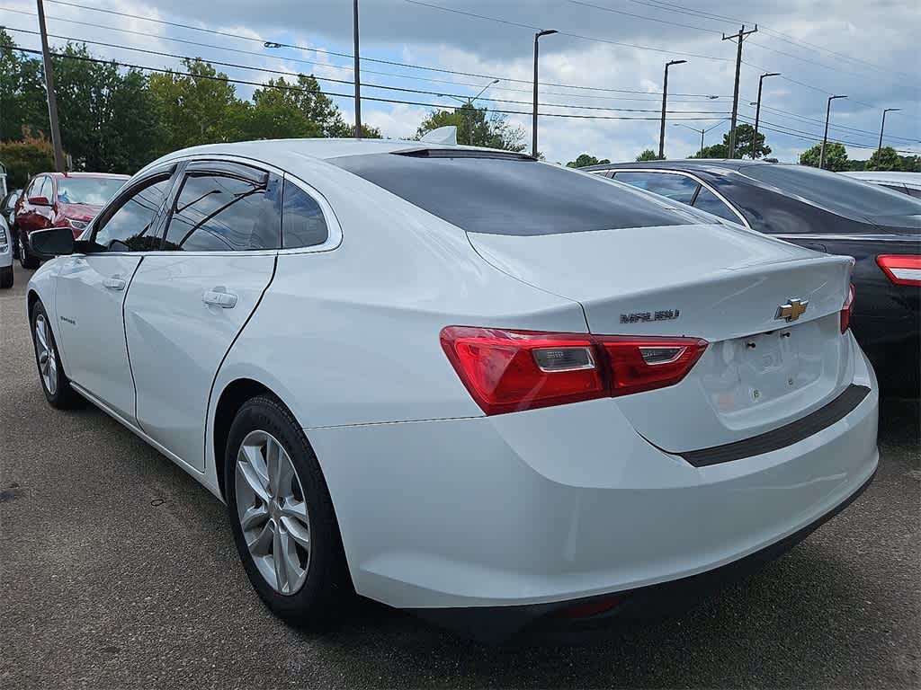 Thumbnail: 2017 Chevrolet Malibu - 4