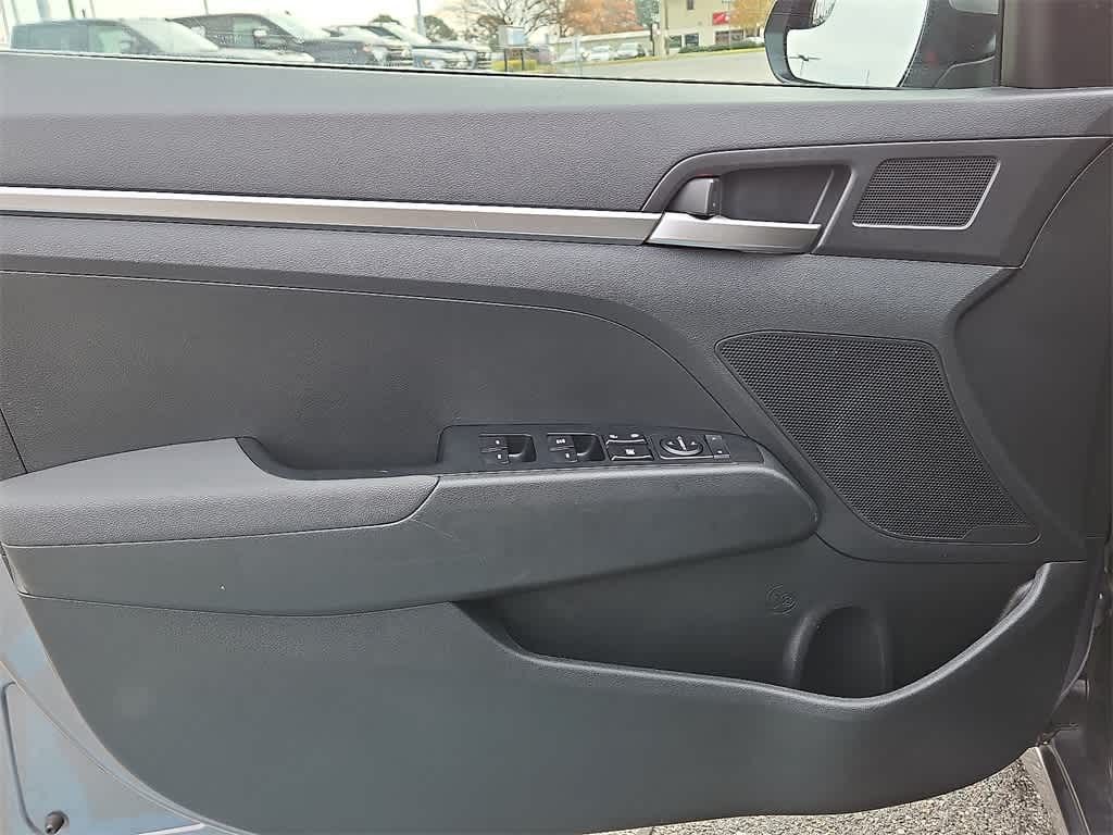 Thumbnail: 2019 Hyundai Elantra - 12