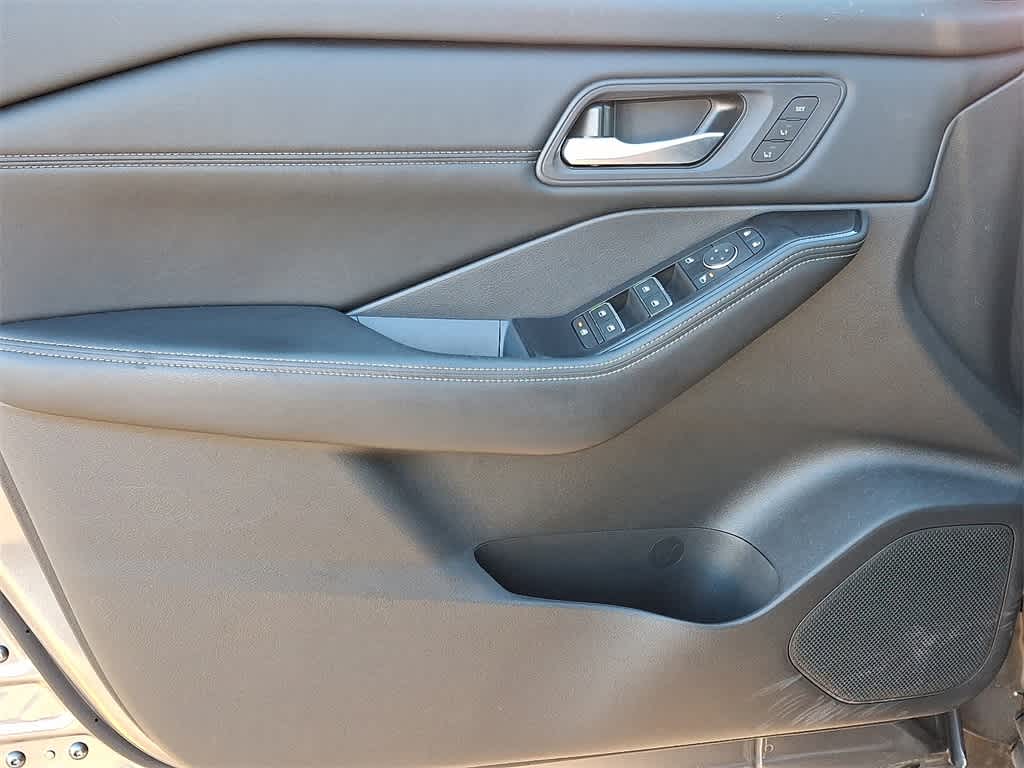 Thumbnail: 2024 Nissan Rogue - 11