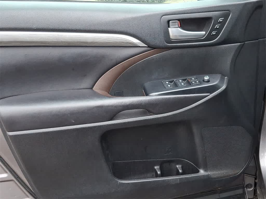 Thumbnail: 2017 Toyota Highlander - 13