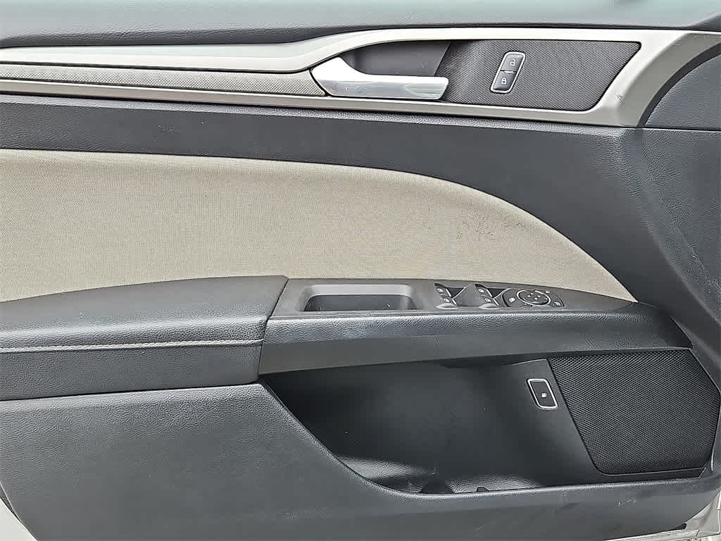 Thumbnail: 2017 Ford Fusion - 12