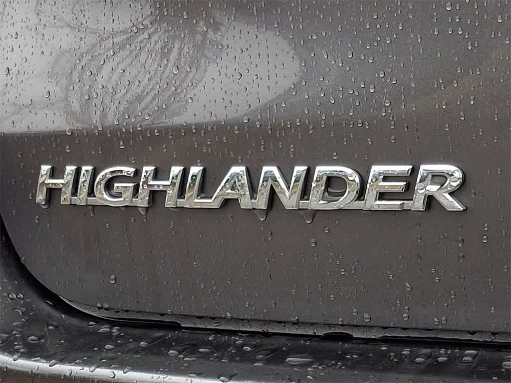 Thumbnail: 2017 Toyota Highlander - 32