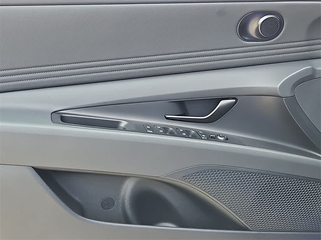 Thumbnail: 2025 Hyundai Elantra - 10