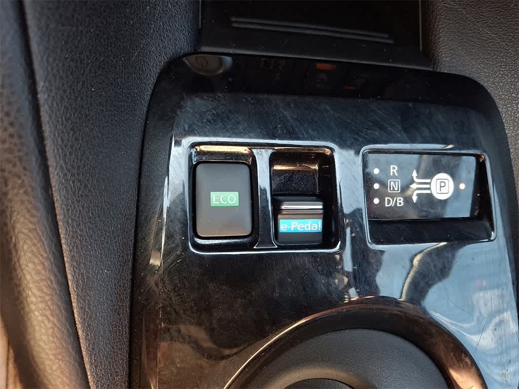 Thumbnail: 2022 Nissan Leaf - 25