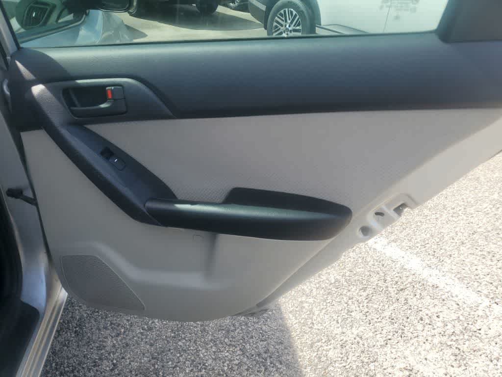 Thumbnail: 2012 Kia Forte - 21
