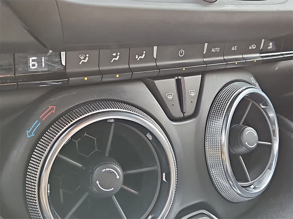 Thumbnail: 2019 Chevrolet Camaro - 14