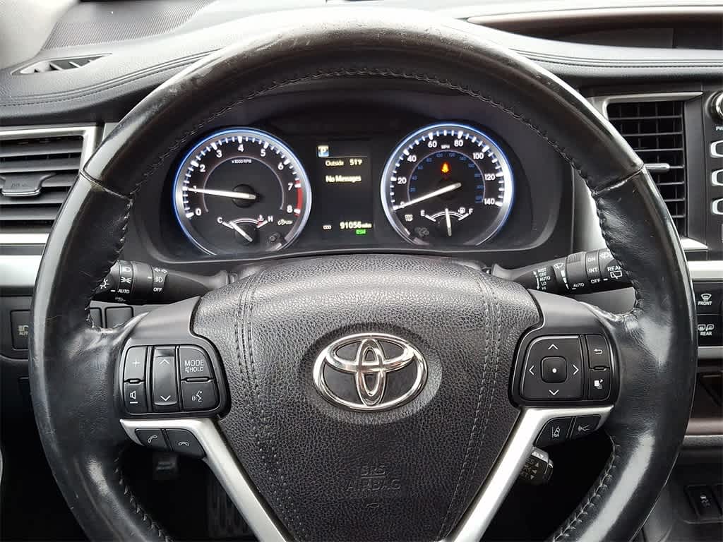 Thumbnail: 2017 Toyota Highlander - 21