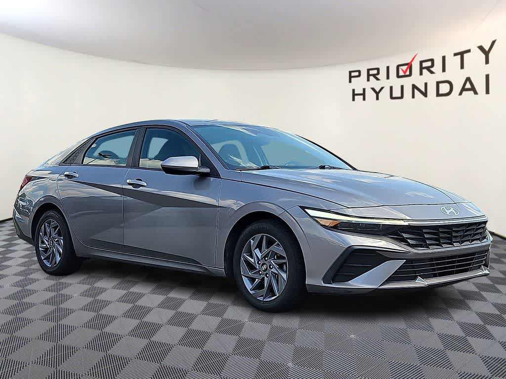 Thumbnail: 2024 Hyundai Elantra - 3