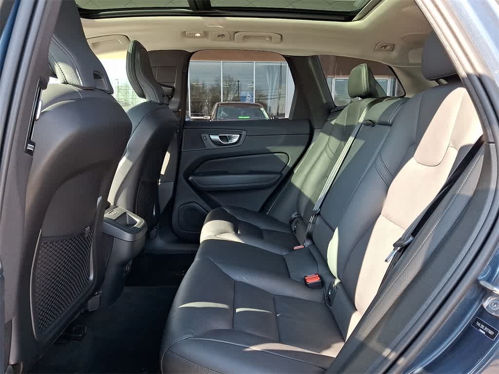 Thumbnail: 2024 Volvo XC60 - 10