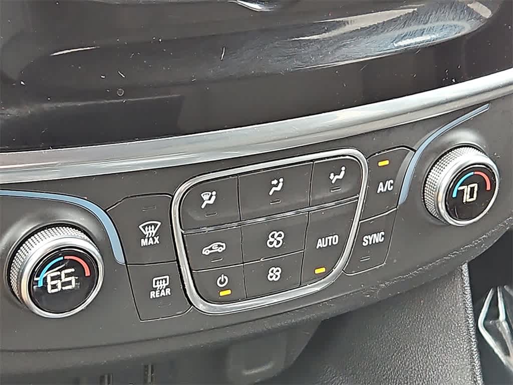 Thumbnail: 2021 Chevrolet Traverse - 14