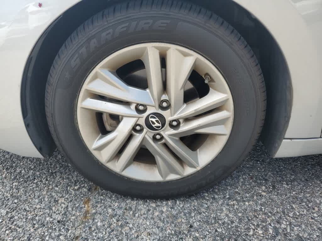 Thumbnail: 2019 Hyundai Elantra - 9