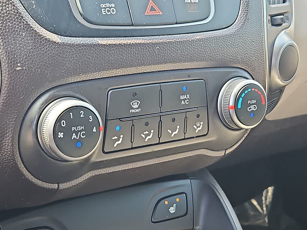 Thumbnail: 2015 Hyundai Tucson - 15