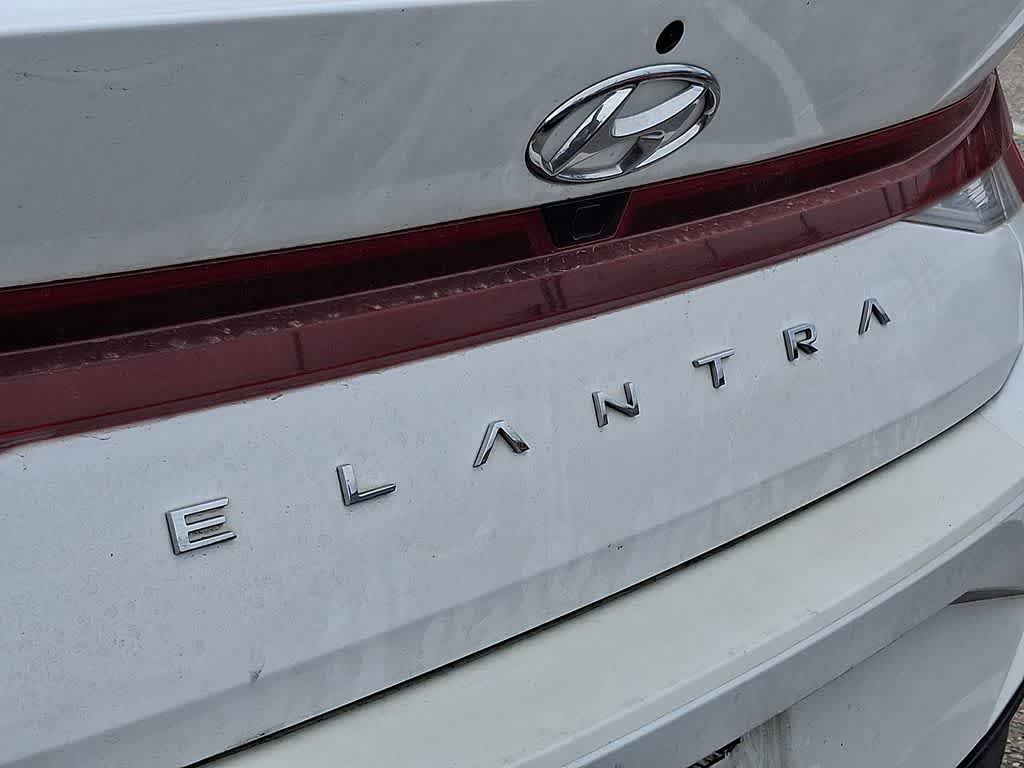 Thumbnail: 2022 Hyundai Elantra - 5