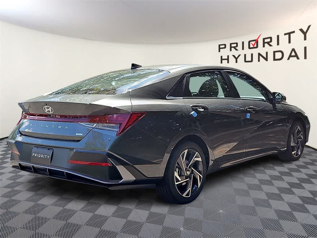 Thumbnail: 2025 Hyundai Elantra - 4
