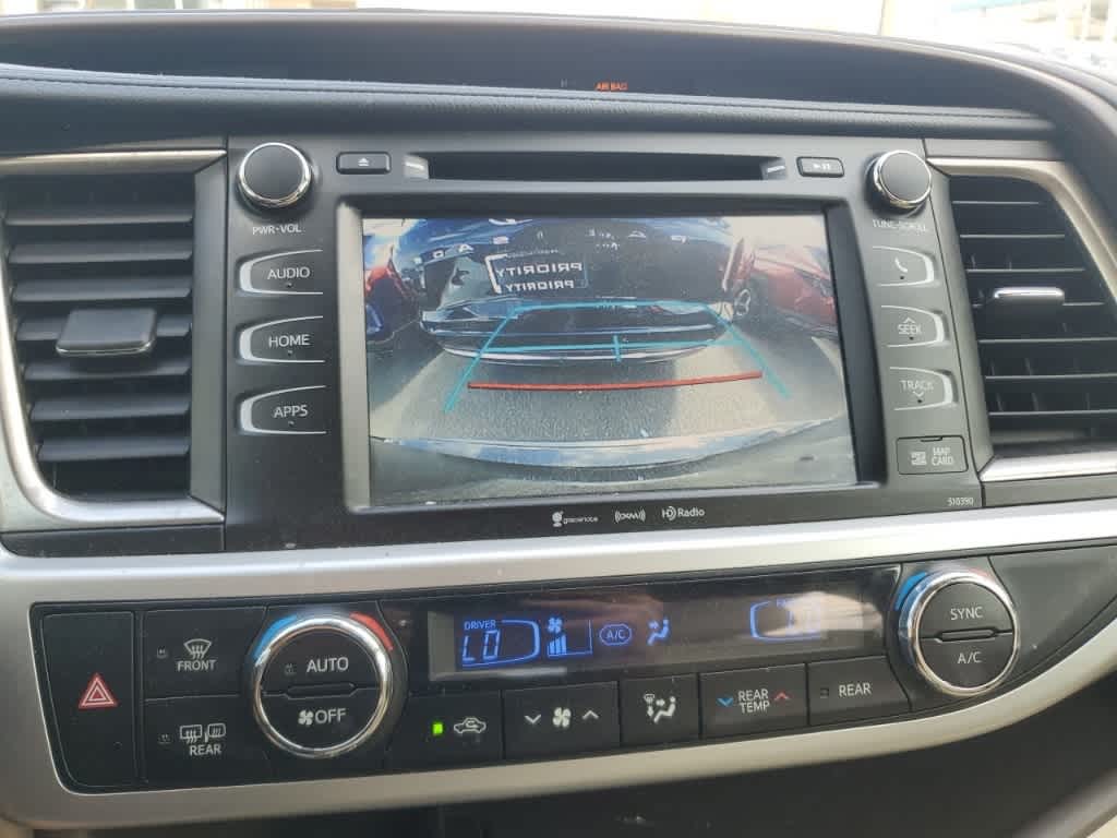 Thumbnail: 2019 Toyota Highlander - 21