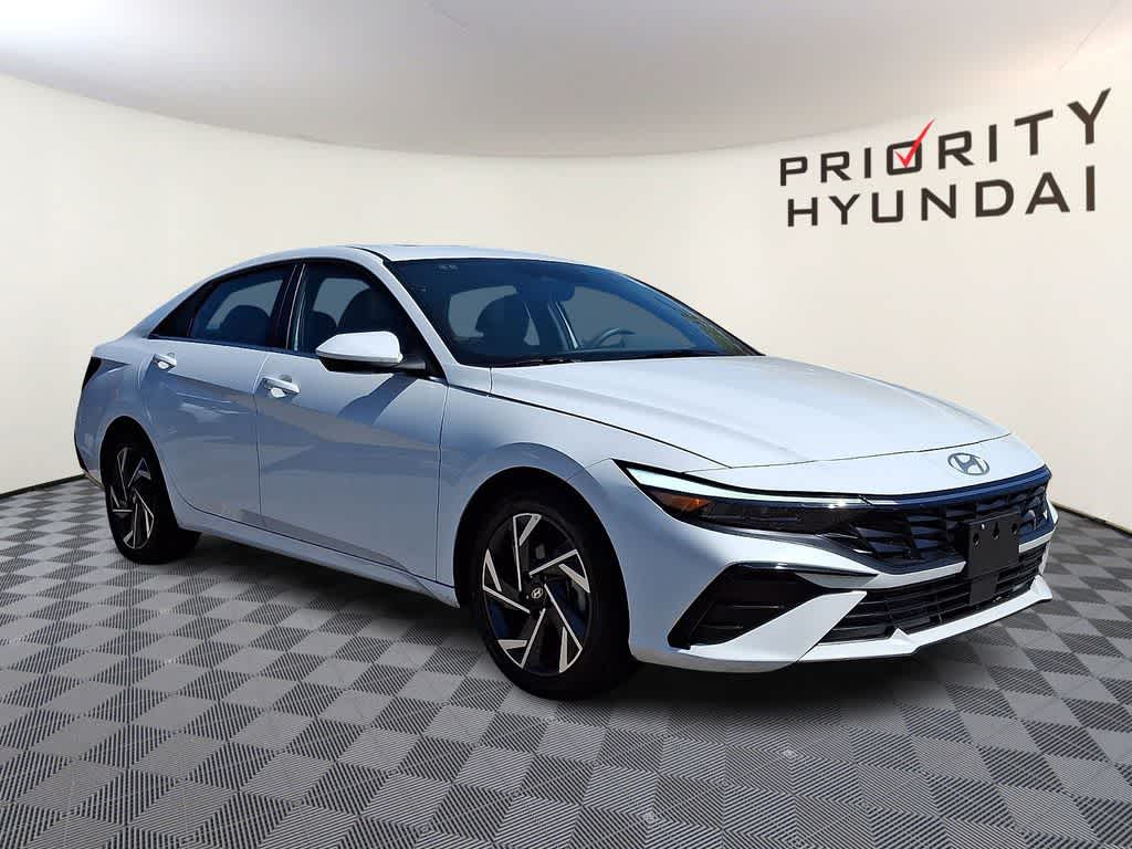 Thumbnail: 2025 Hyundai Elantra - 3