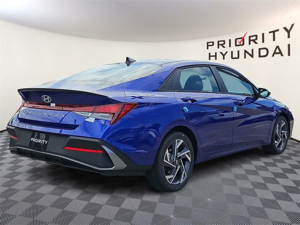 Thumbnail: 2025 Hyundai Elantra - 4