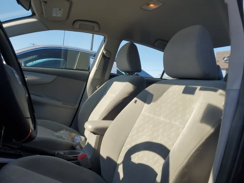 Thumbnail: 2010 Toyota Corolla - 3