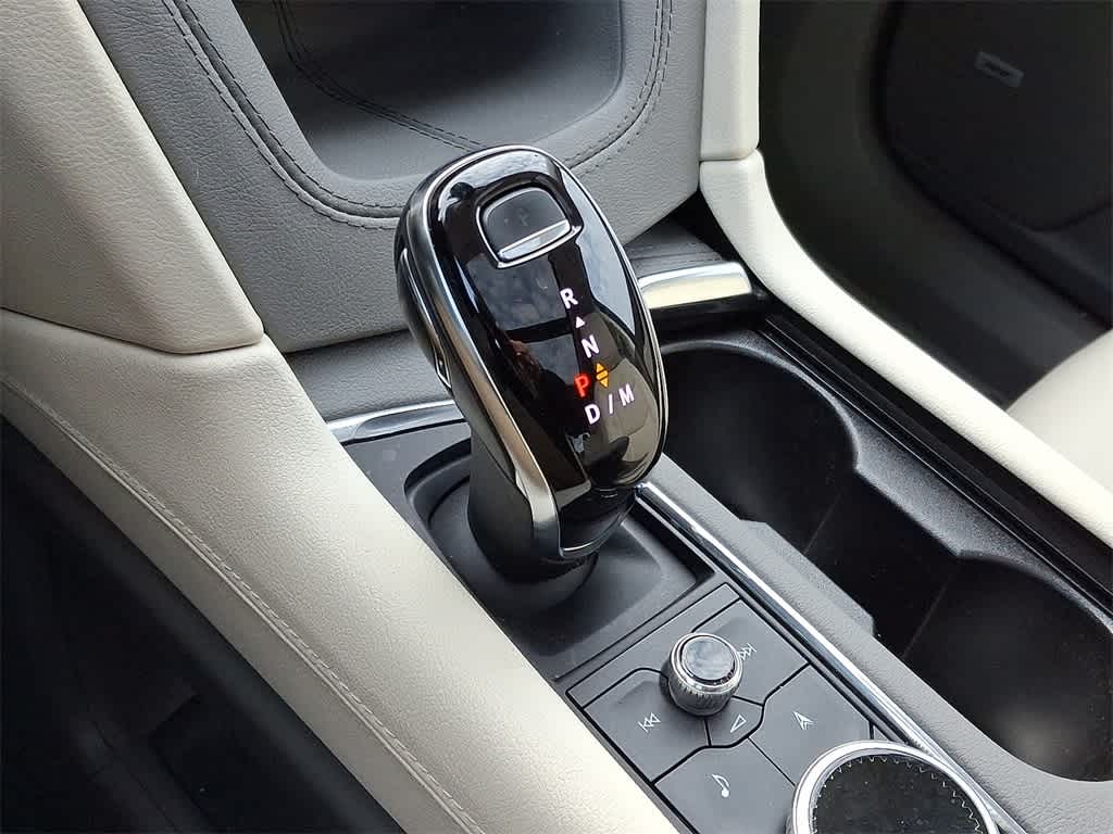 Thumbnail: 2024 Cadillac XT6 - 16