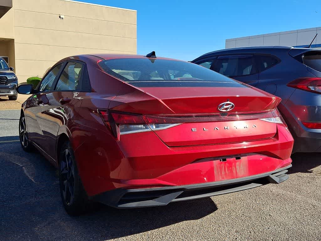 Thumbnail: 2023 Hyundai Elantra - 4