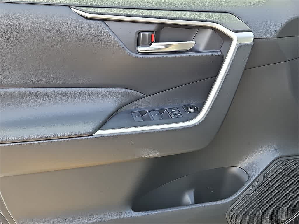 Thumbnail: 2019 Toyota RAV4 - 12