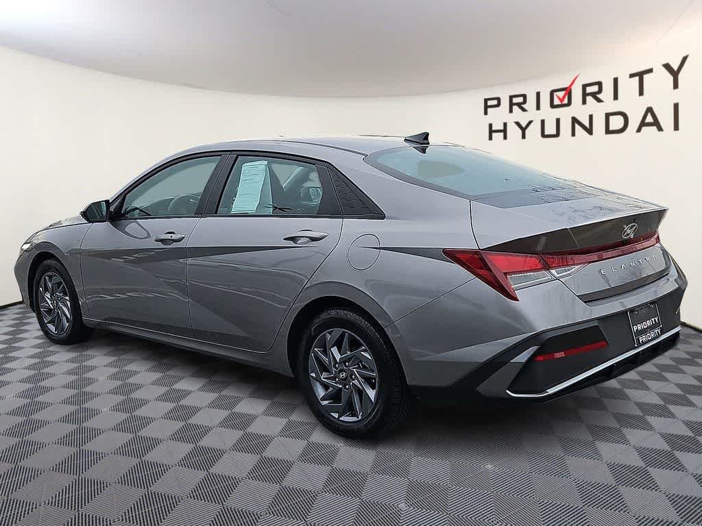 Thumbnail: 2024 Hyundai Elantra - 6