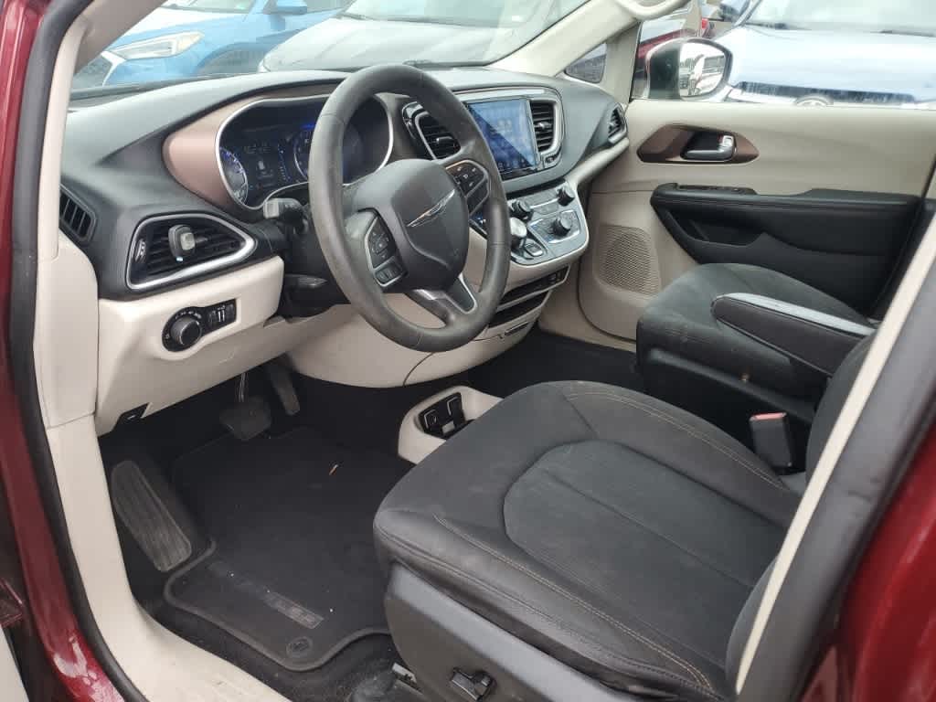 Thumbnail: 2017 Chrysler Pacifica - 13