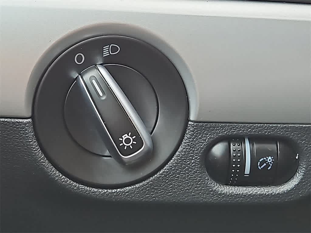 Thumbnail: 2014 Volkswagen Jetta - 22
