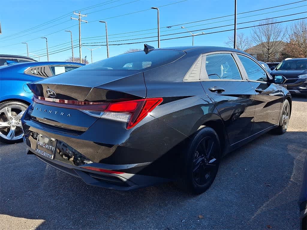 Thumbnail: 2023 Hyundai Elantra - 3